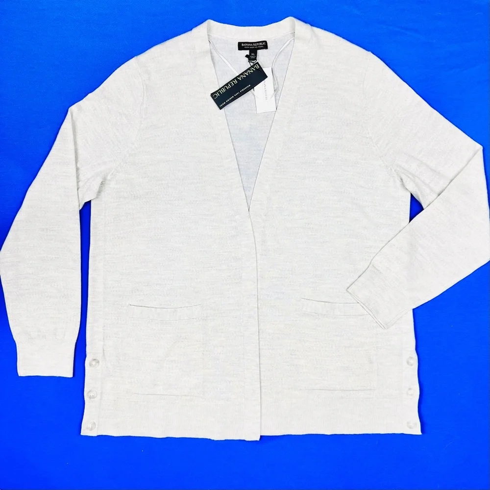 đŤSOLD! |â˘NWTđ𤊠|â˘BANANA REPUBLICâ˘| 100% Merino Wool Cardigan Sweater - Picture 1 of 10